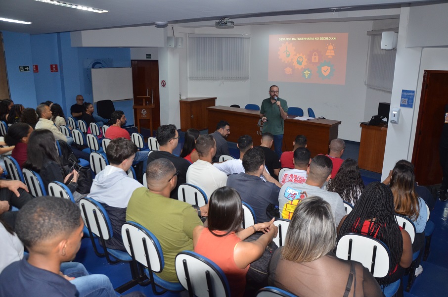 Semana Acadêmica das Engenharias do UGB reúne palestras e minicursos sobre inovação e tecnologia 